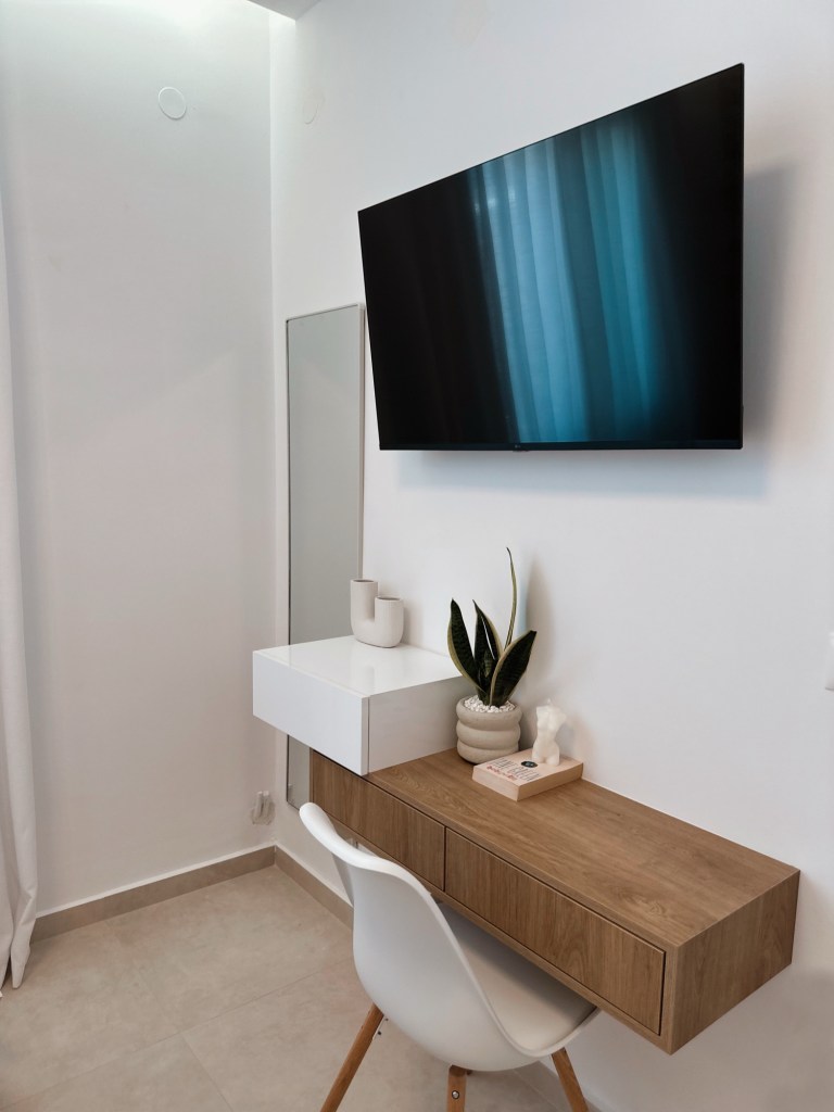 12b81f3a-e8c5-42cf-84e3-6e4bc7995518-1