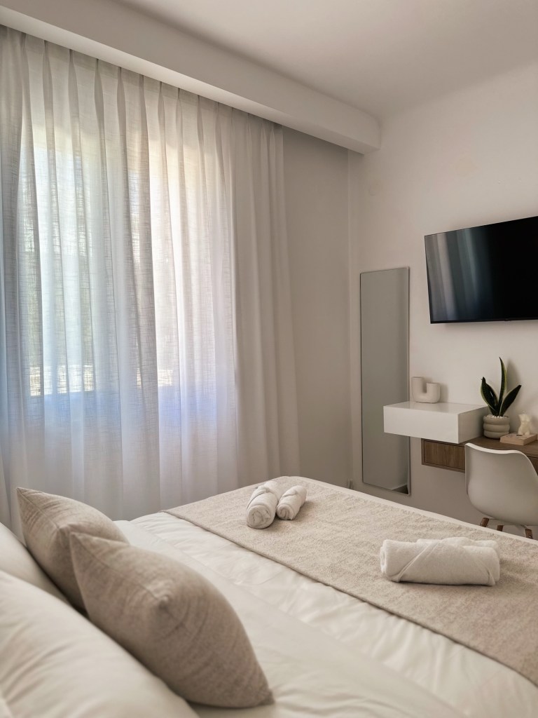 8eca9721-dd62-4e0c-ae19-d043df643a4b-1